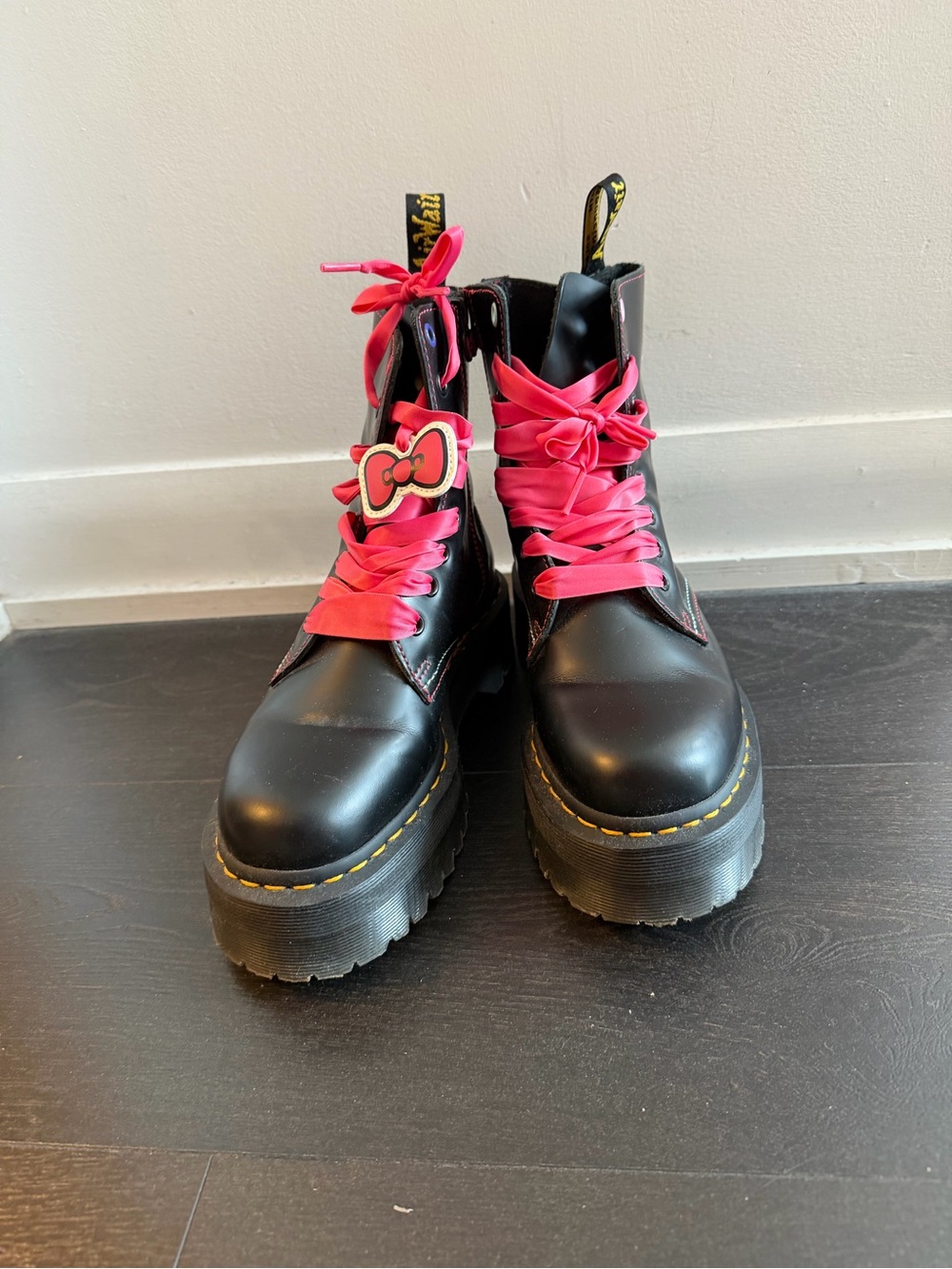 Dr. Martens x Hello Kitty and Friends boots - Picture 7 of 8